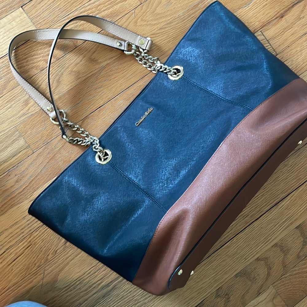 Calvin Klein tote used once. Great for travel